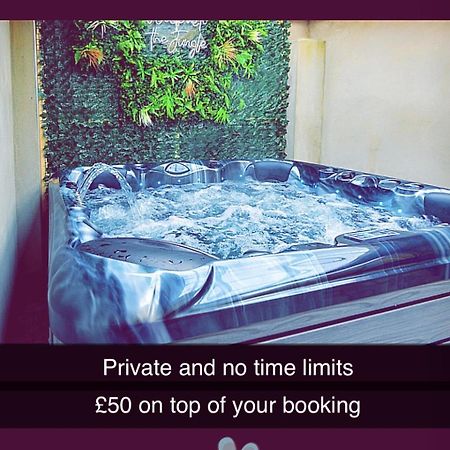 Esterville Apartments 1 And 2 Bedrooms Hot Tub Availability Belfast Bagian luar foto