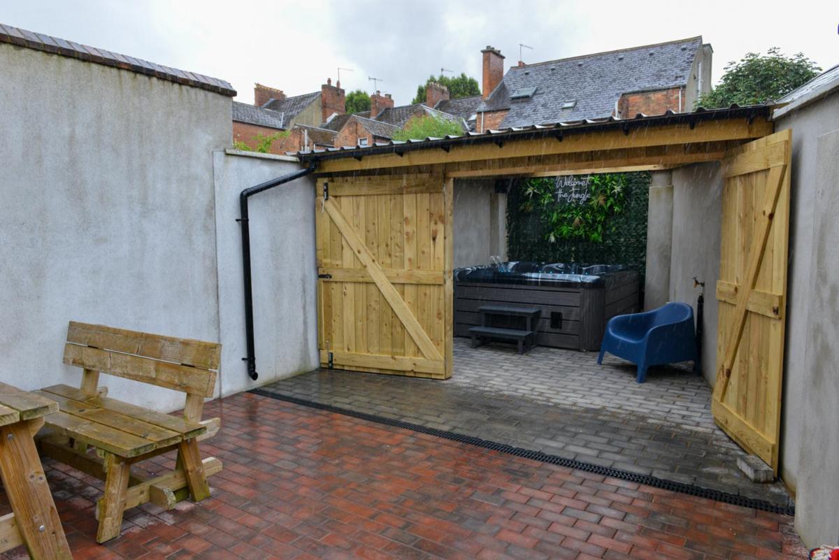 Esterville Apartments 1 And 2 Bedrooms Hot Tub Availability Belfast Bagian luar foto
