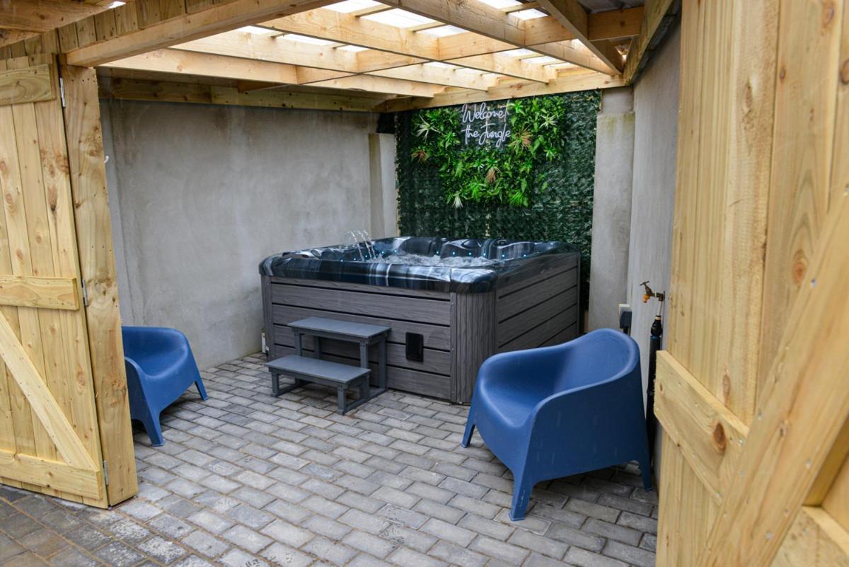 Esterville Apartments 1 And 2 Bedrooms Hot Tub Availability Belfast Bagian luar foto