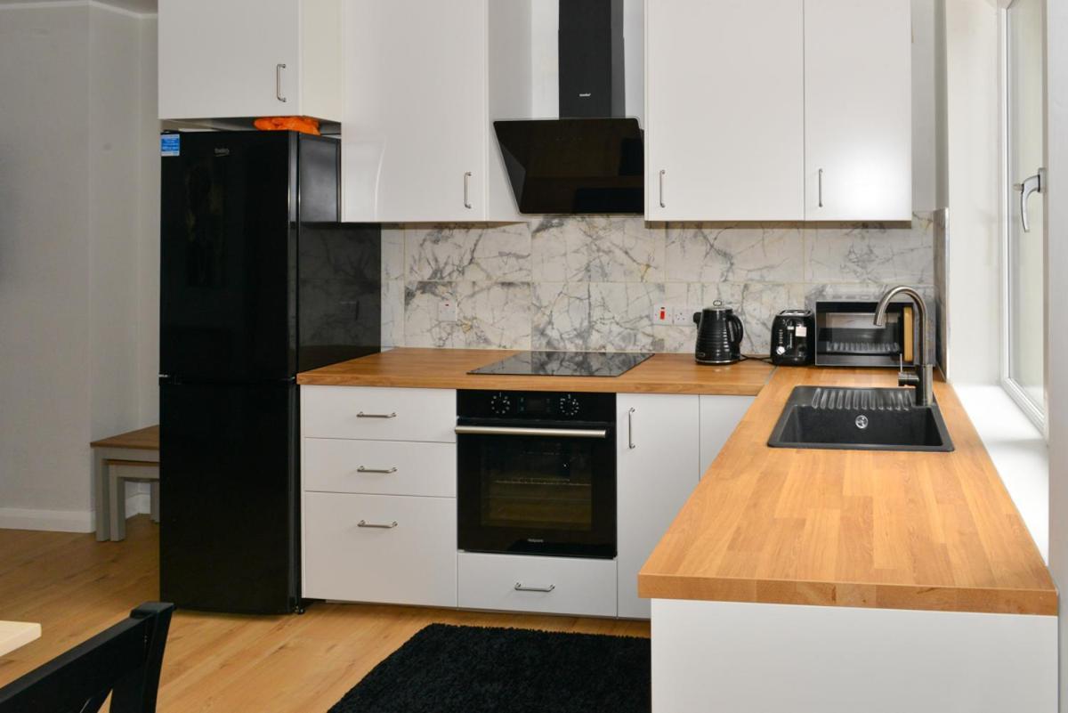 Esterville Apartments 1 And 2 Bedrooms Hot Tub Availability Belfast Bagian luar foto