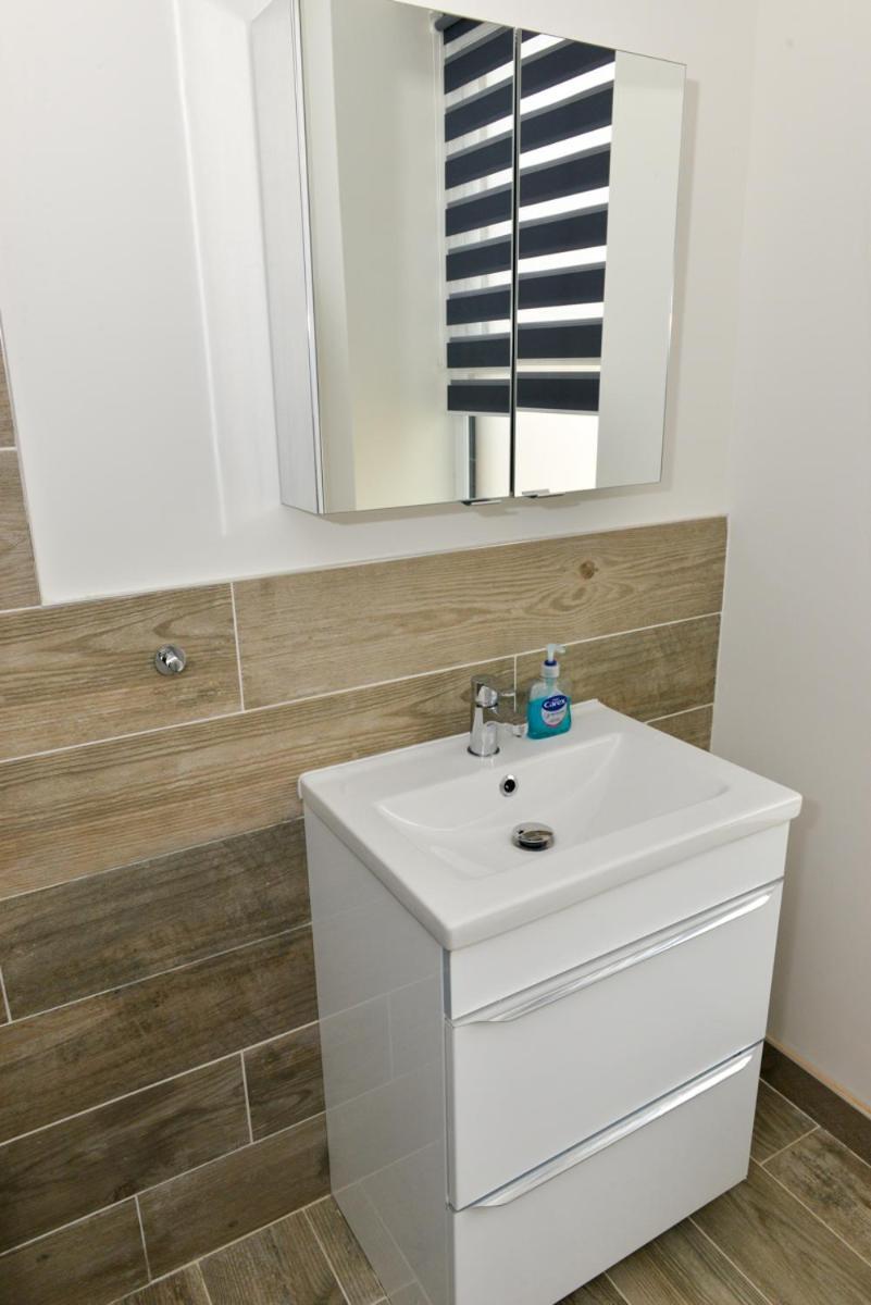 Esterville Apartments 1 And 2 Bedrooms Hot Tub Availability Belfast Bagian luar foto