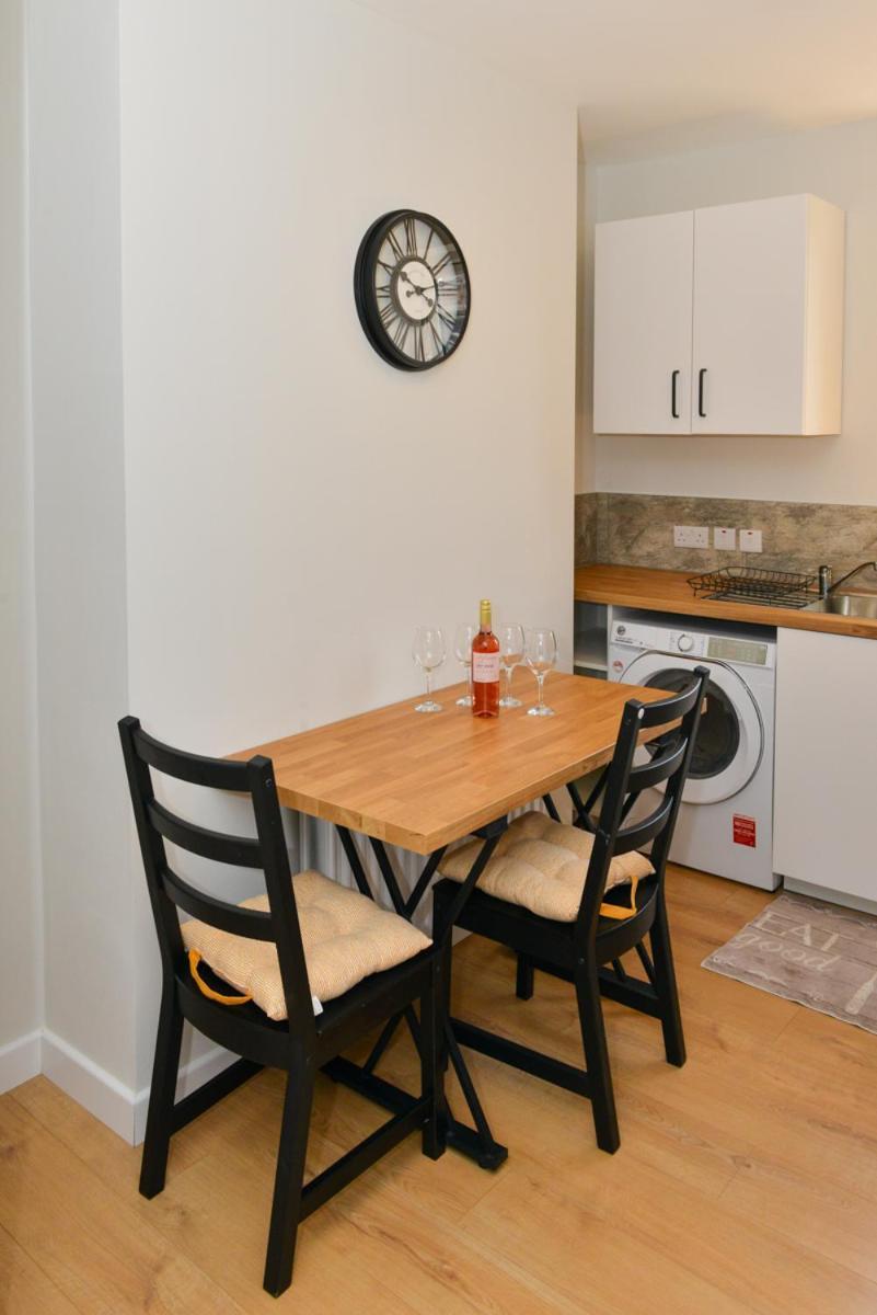 Esterville Apartments 1 And 2 Bedrooms Hot Tub Availability Belfast Bagian luar foto