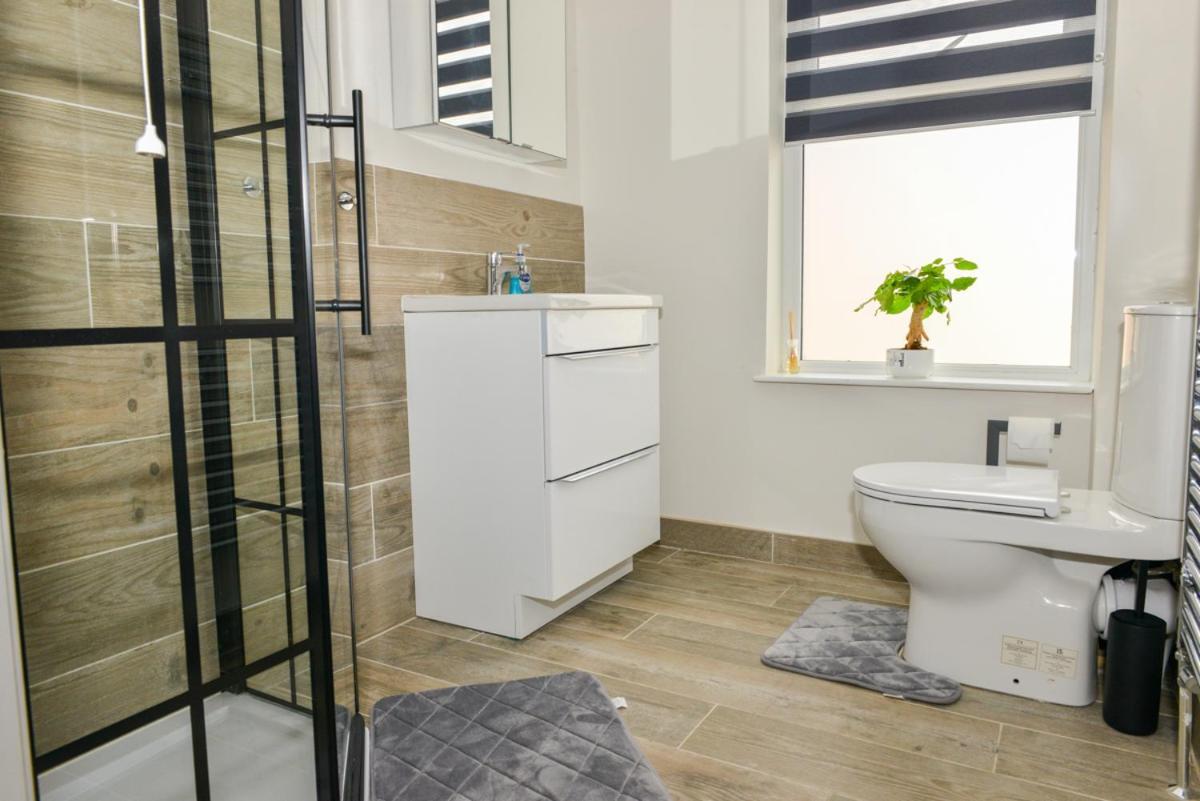 Esterville Apartments 1 And 2 Bedrooms Hot Tub Availability Belfast Bagian luar foto
