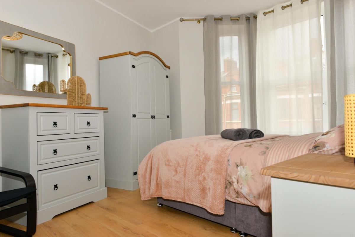 Esterville Apartments 1 And 2 Bedrooms Hot Tub Availability Belfast Bagian luar foto