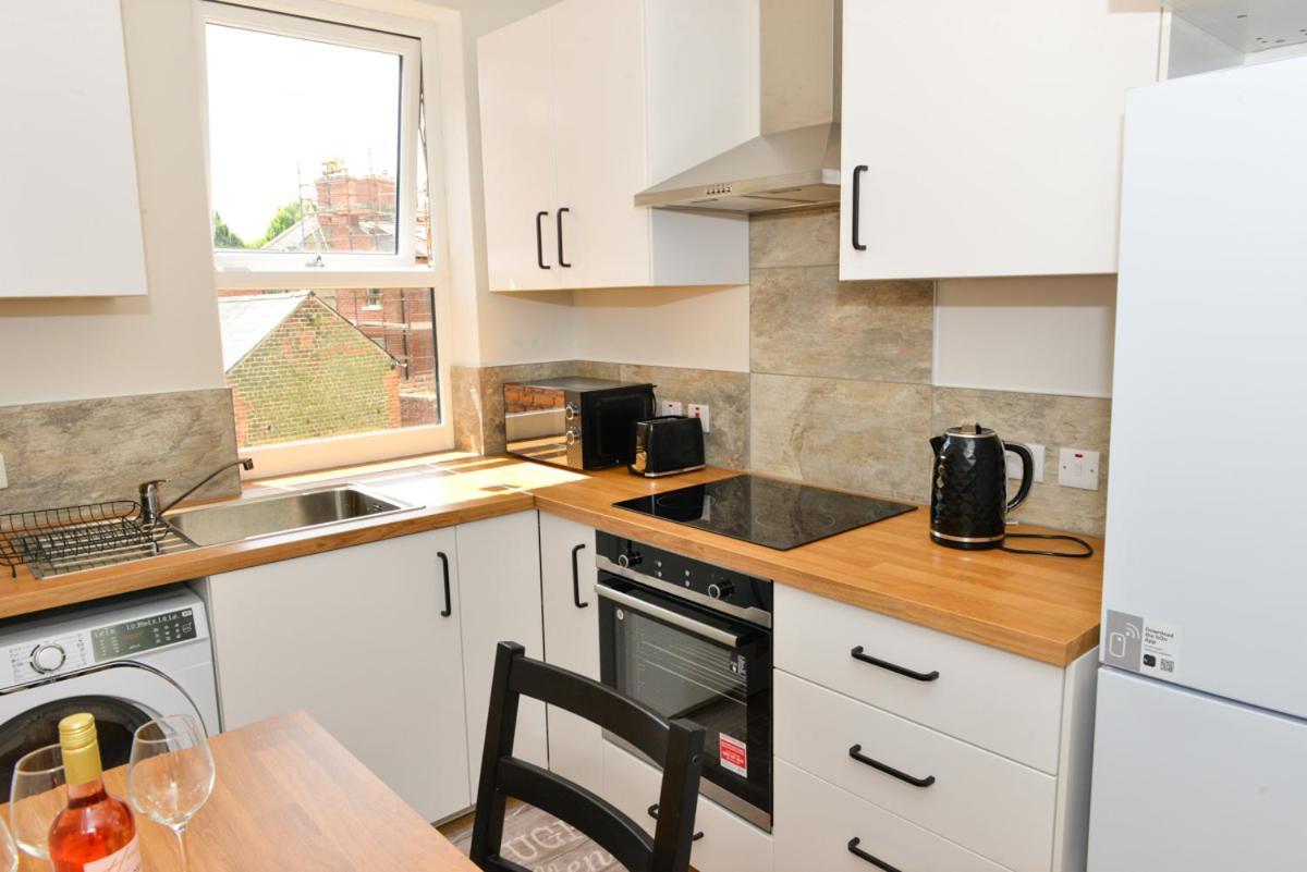 Esterville Apartments 1 And 2 Bedrooms Hot Tub Availability Belfast Bagian luar foto