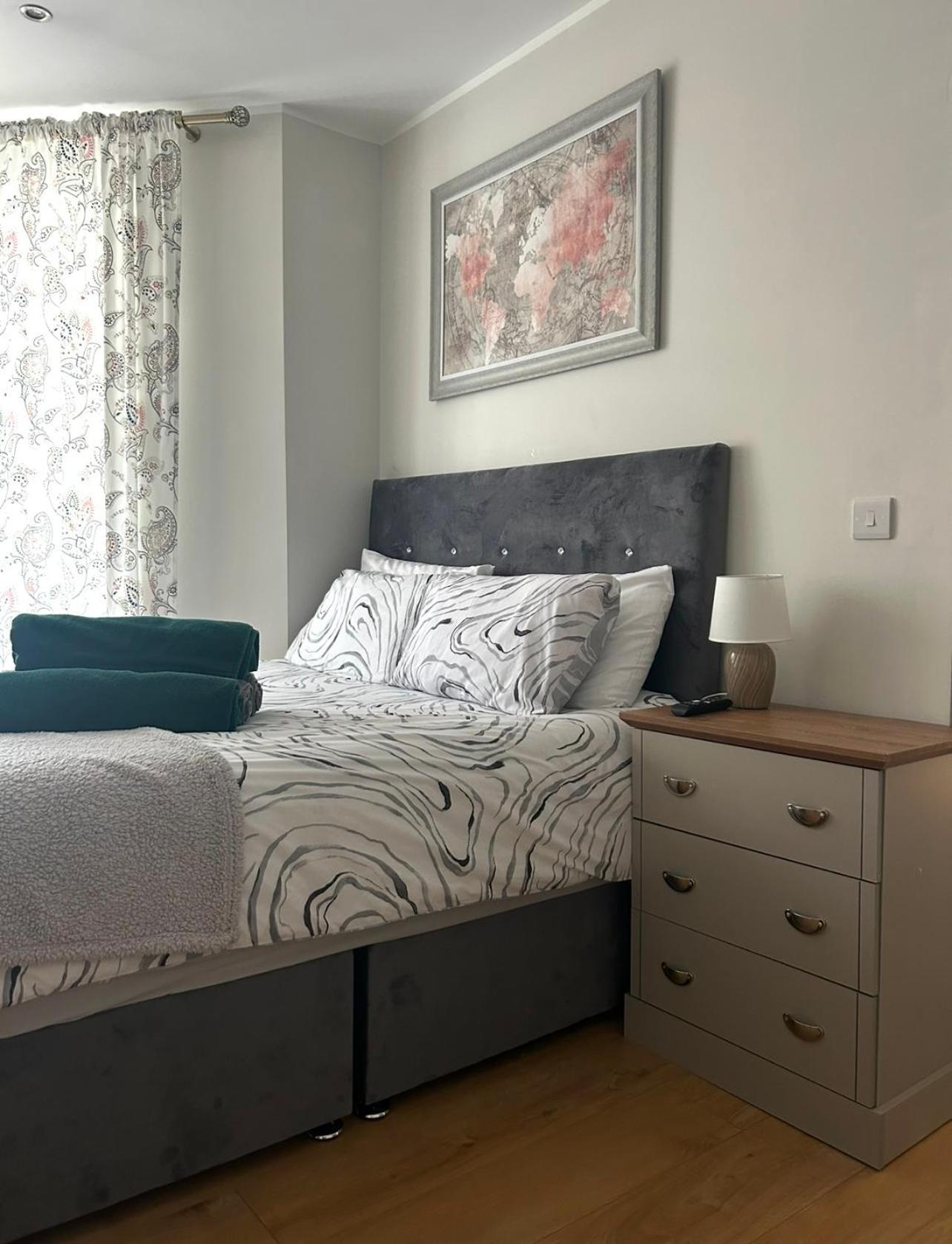 Esterville Apartments 1 And 2 Bedrooms Hot Tub Availability Belfast Bagian luar foto