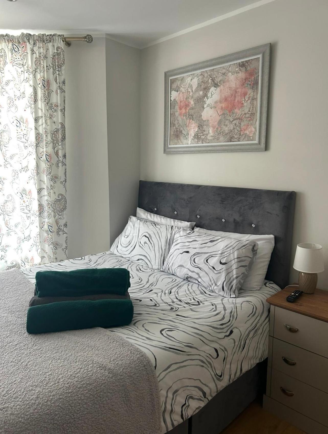 Esterville Apartments 1 And 2 Bedrooms Hot Tub Availability Belfast Bagian luar foto